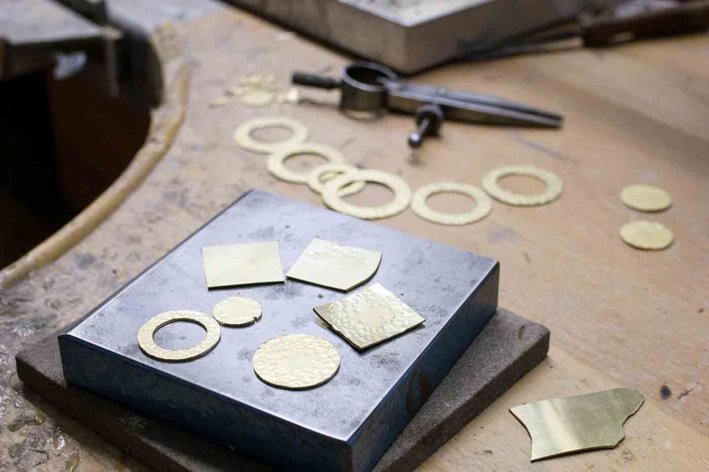 Ringlein, Goldschmiede, Goldschiedin, kreatives Handwerk, ausgezeichnetes Design, kreatives Design, Handwerk, Handwerkerportät, Handwerk in der Öffentlichkeit, Handwerk und text, PR für Handwerk, Text Pulheim